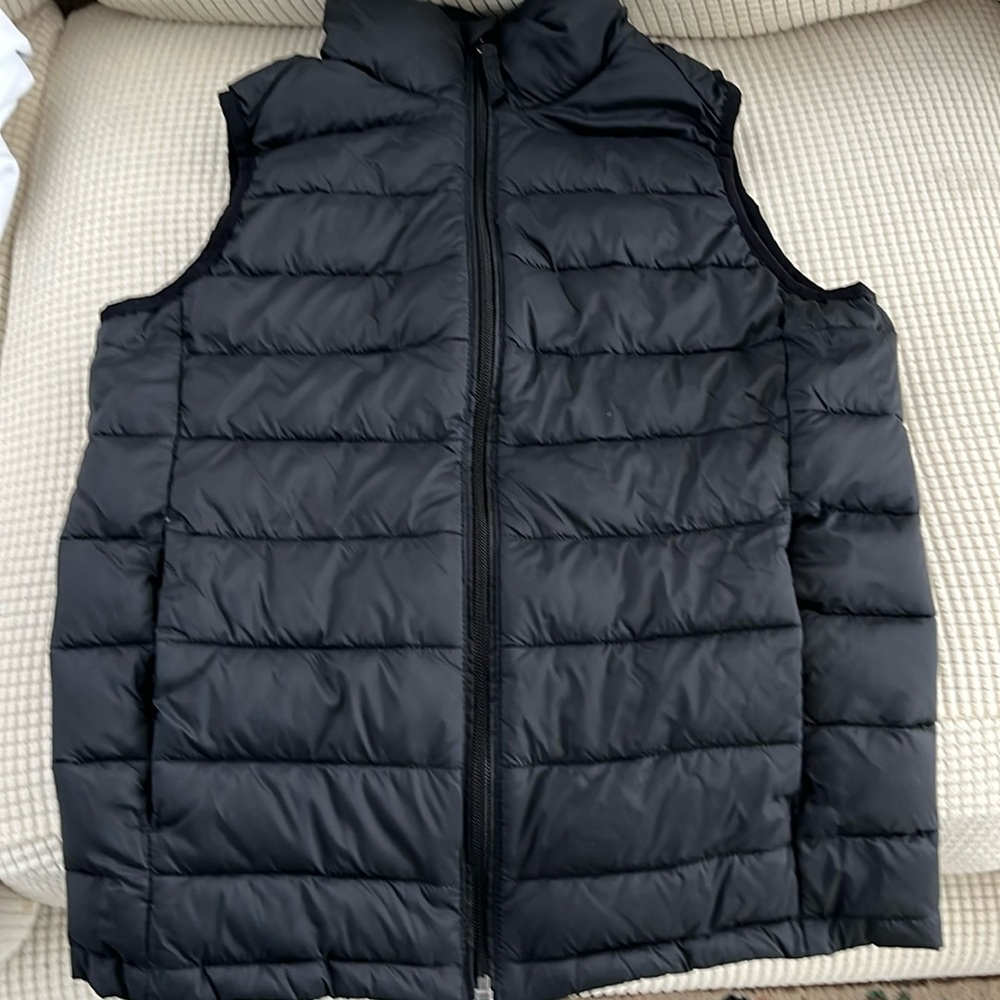 Amazon essentials, black winter vest size large boys